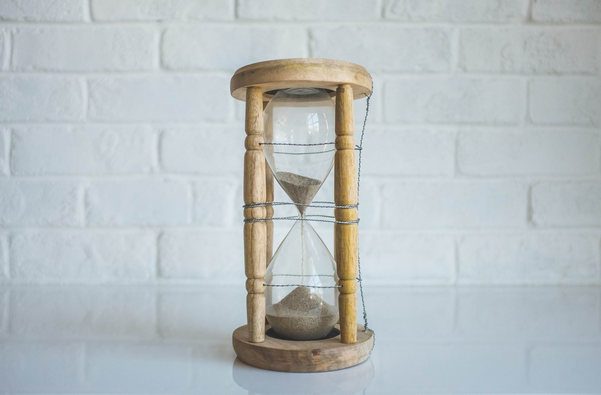 clear hourglass with brown frame (1)