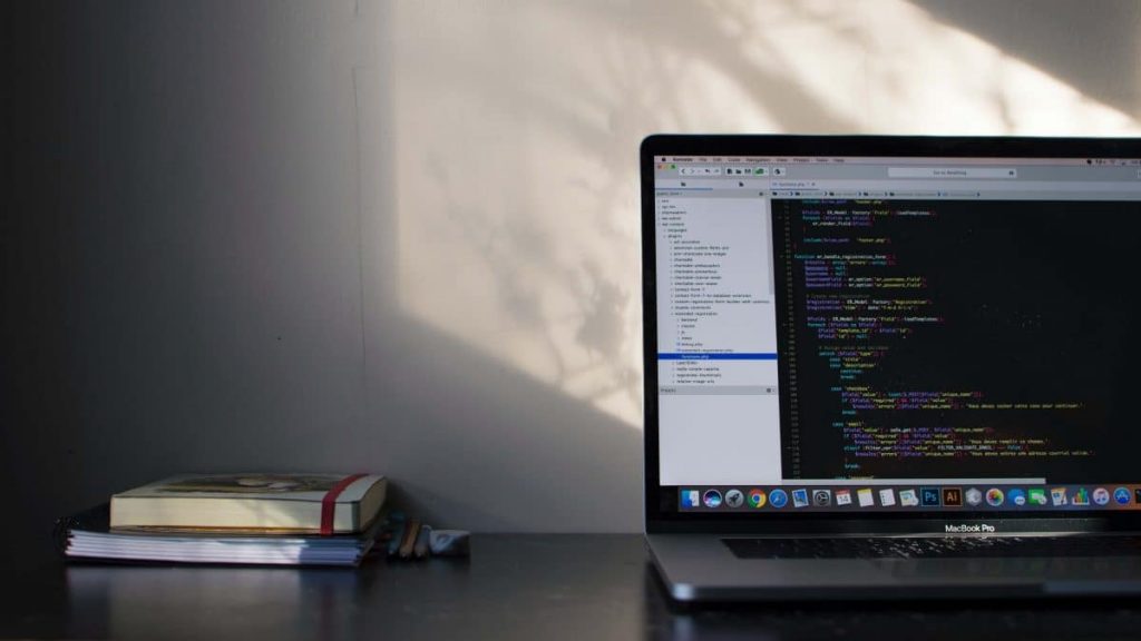 12 Best Programming Languages For Business Majors to Learn